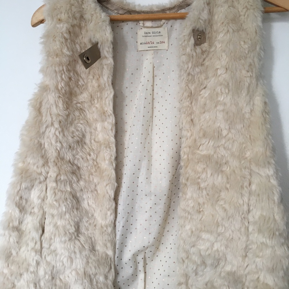 Girls cream colored furry vest